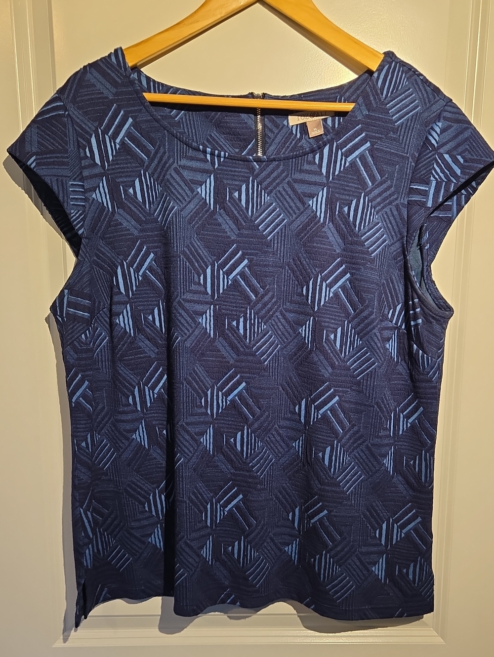 Roz & Ali Navy and Light Blue Geometric Cap-Sleeve Tunic Top